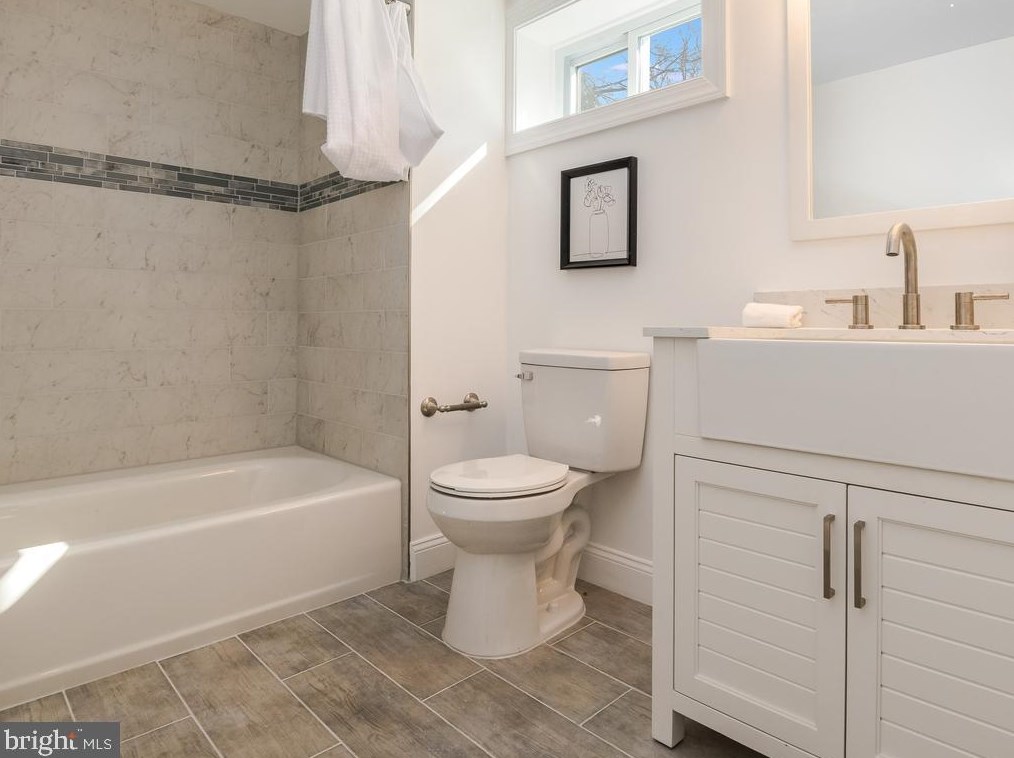 10126 Dwight Ave, Fairfax VA  22032-1034 exterior