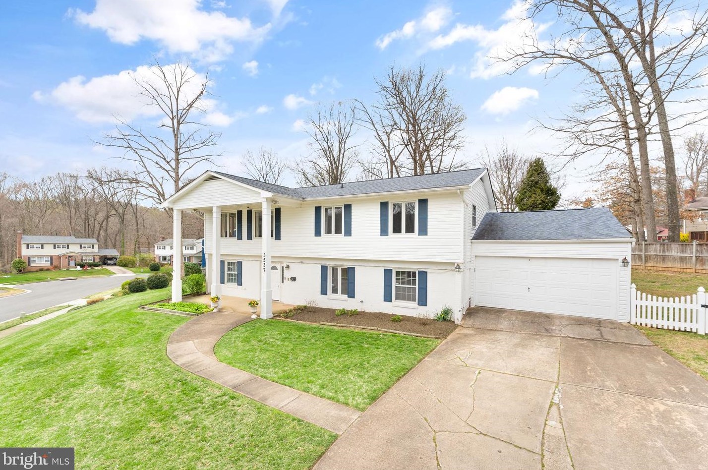 3537 Queen Anne Dr, Fairfax, VA 22030-1854