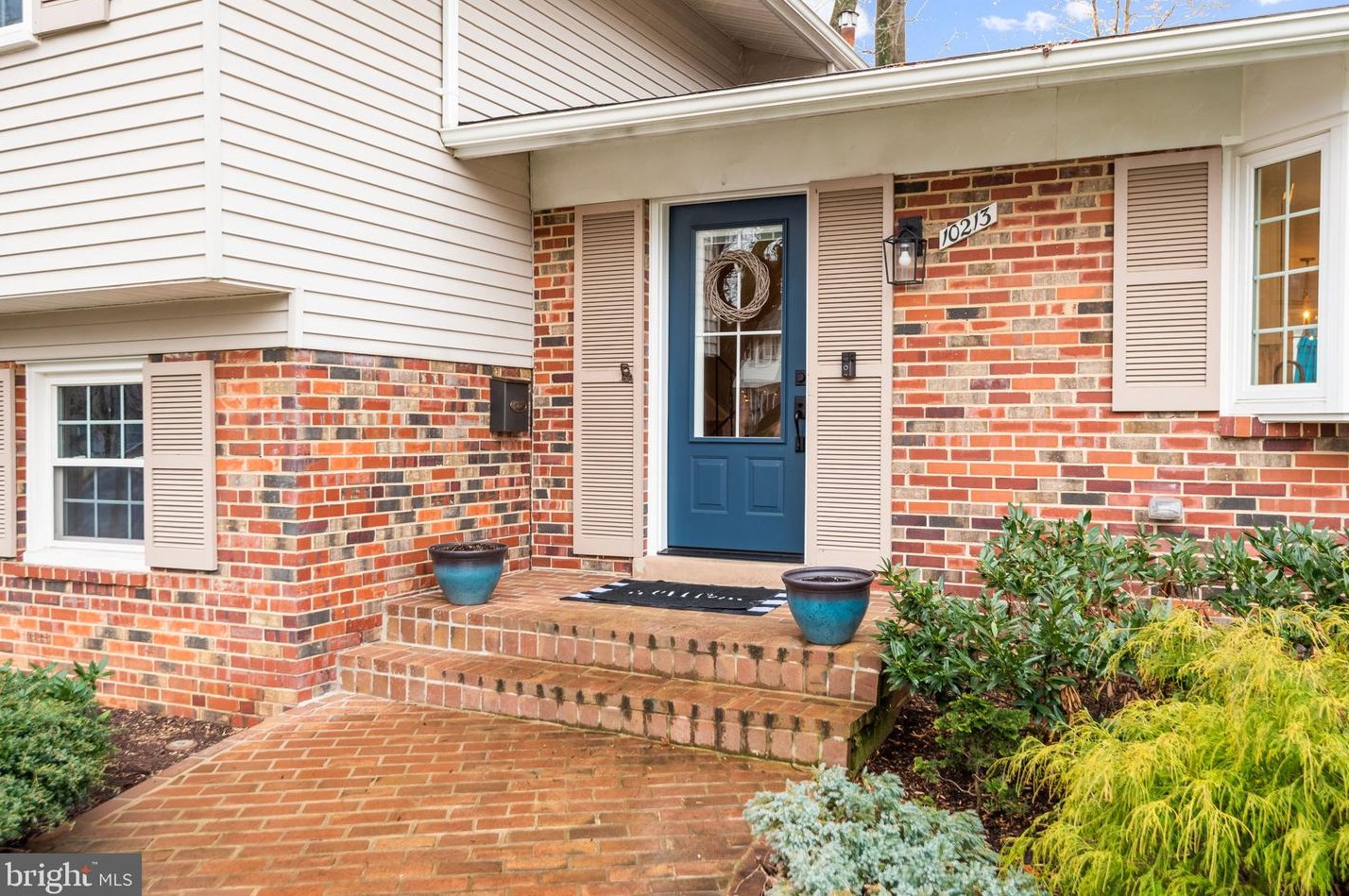 10213 Scout Dr, Fairfax, VA 22030-2120