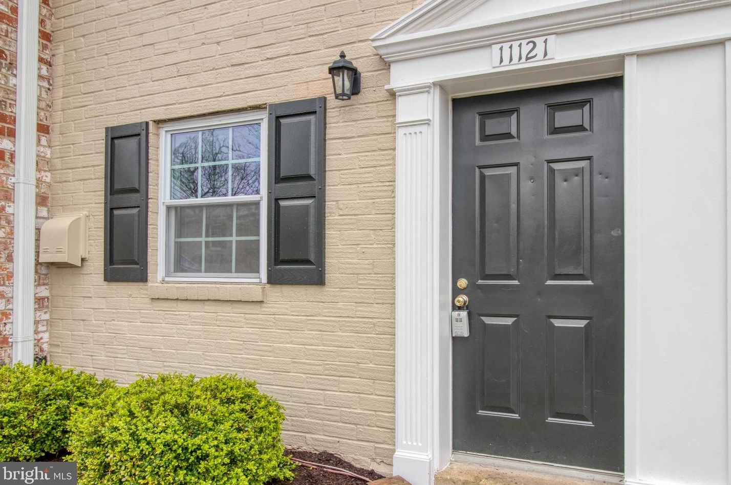 11121 Rock Garden Dr, Fairfax, VA 22030-4935