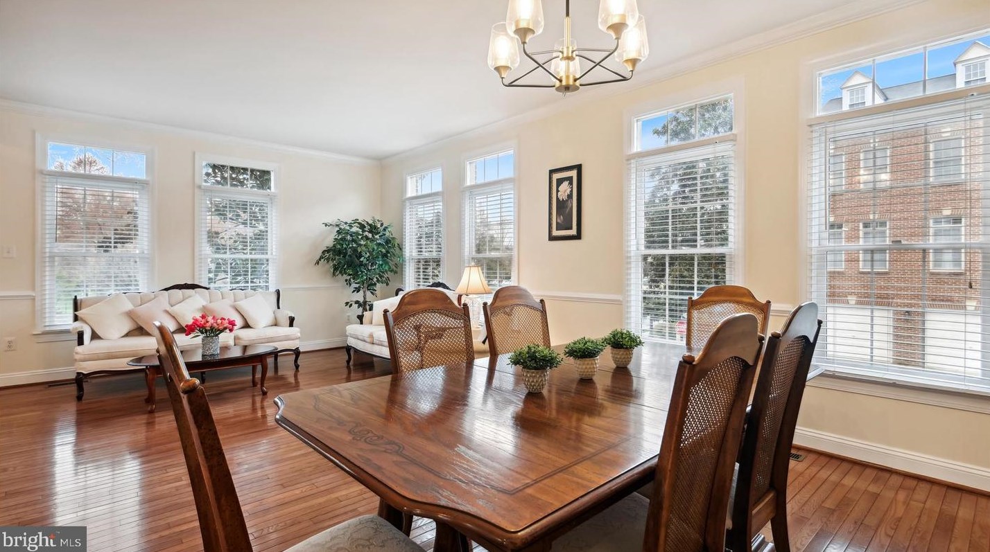 10500 Chancery Ct, Fairfax VA  22030-8108 exterior