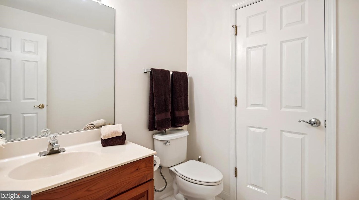 10500 Chancery Ct, Fairfax VA  22030-8108 exterior