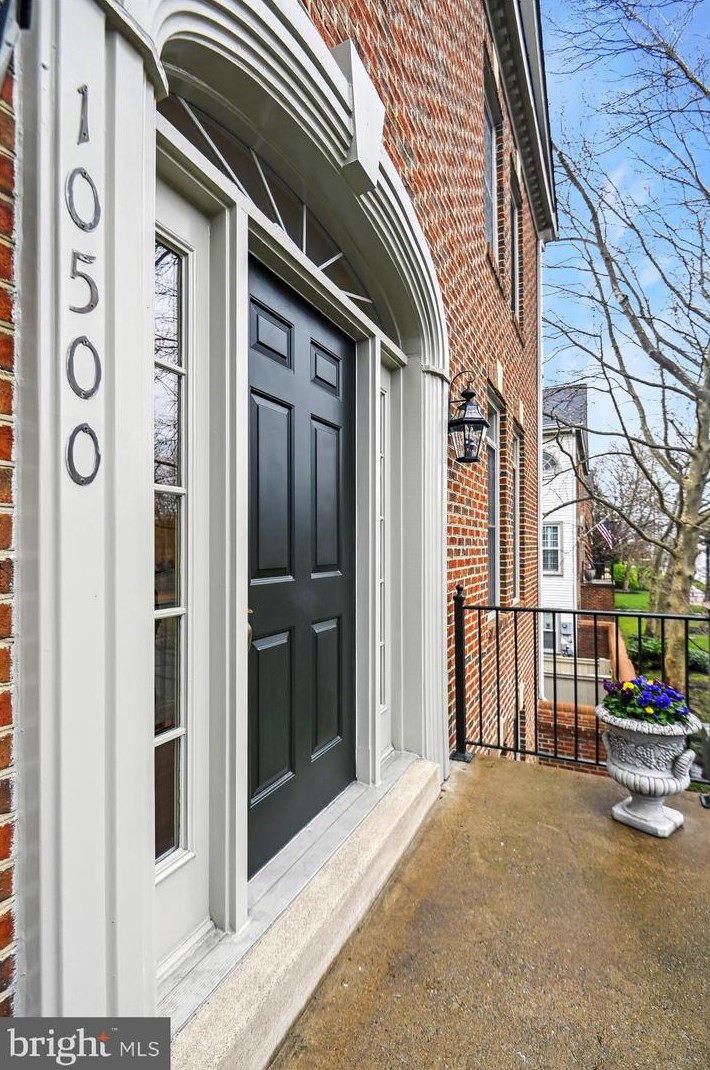 10500 Chancery Ct, Fairfax VA  22030-8108 exterior