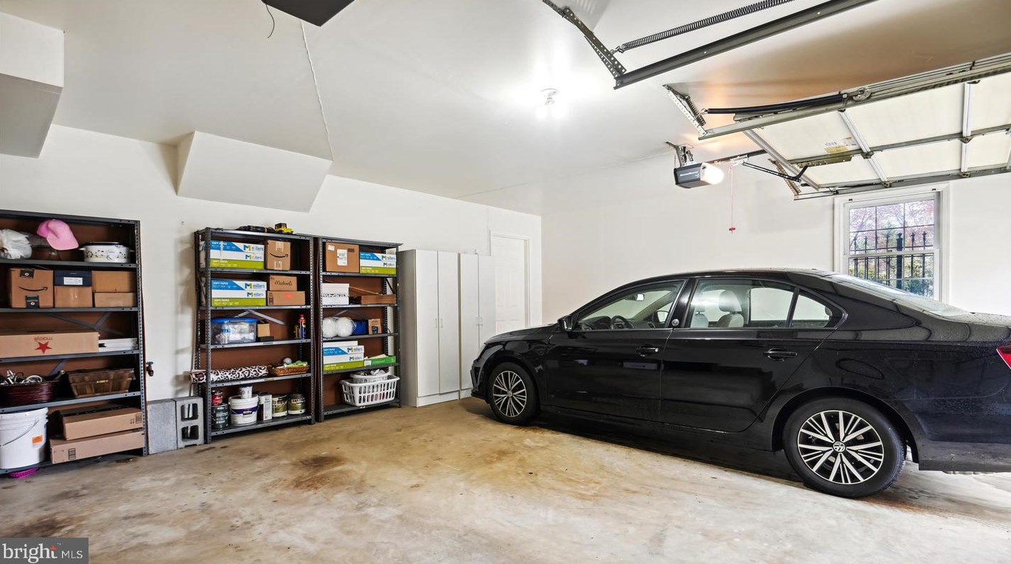 10500 Chancery Ct, Fairfax VA  22030-8108 exterior