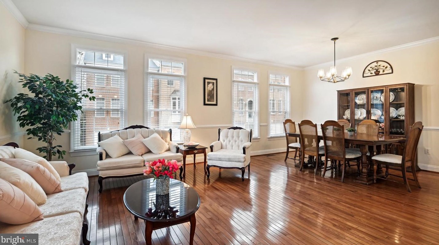 10500 Chancery Ct, Fairfax VA  22030-8108 exterior