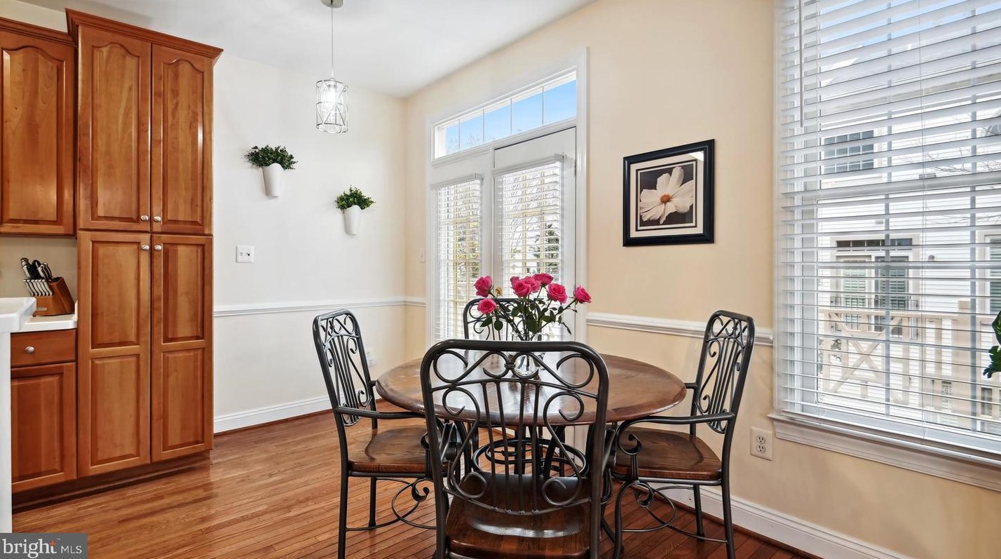 10500 Chancery Ct, Fairfax VA  22030-8108 exterior