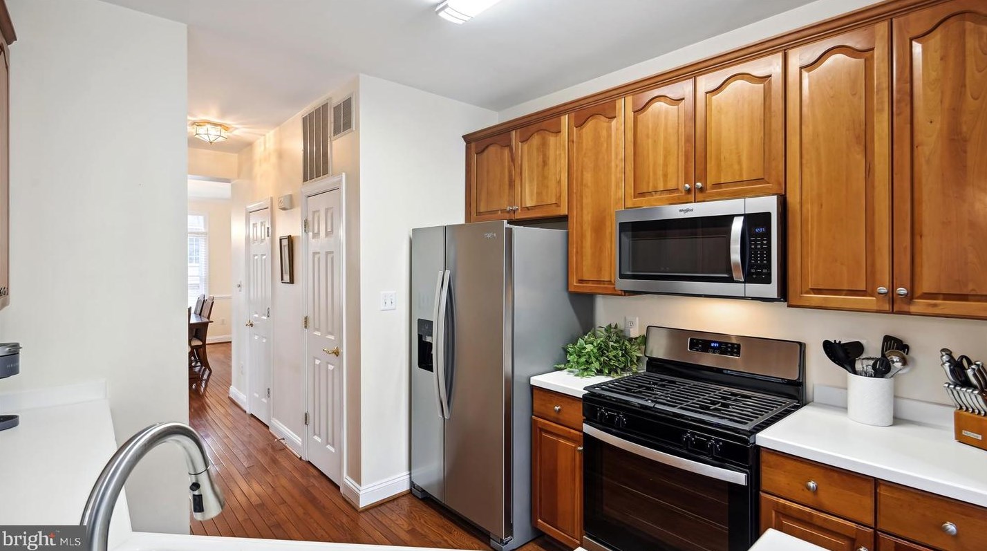 10500 Chancery Ct, Fairfax VA  22030-8108 exterior