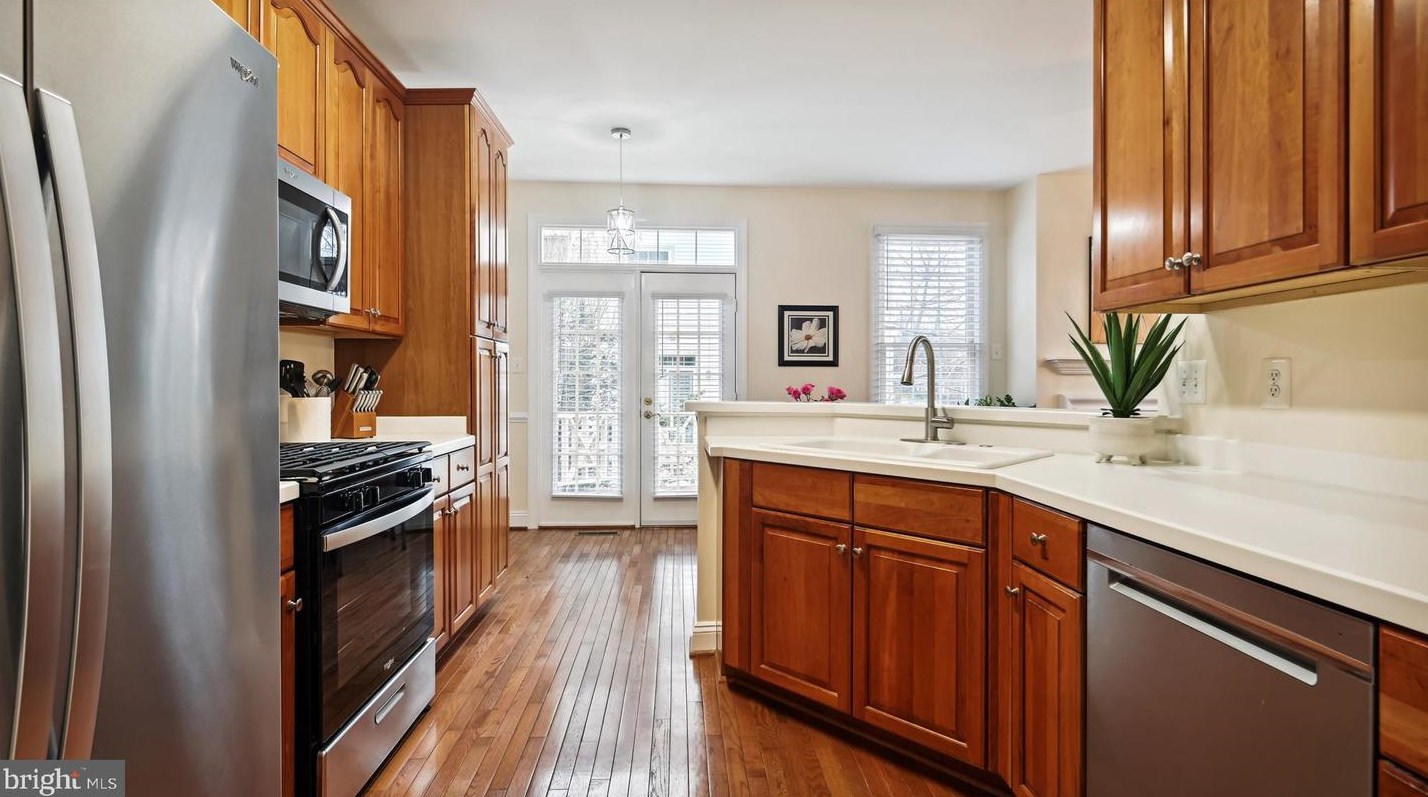 10500 Chancery Ct, Fairfax VA  22030-8108 exterior