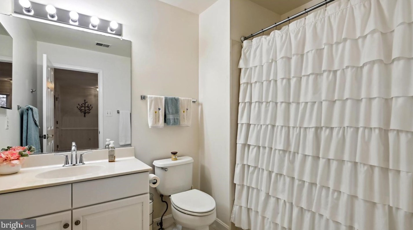 10500 Chancery Ct, Fairfax VA  22030-8108 exterior