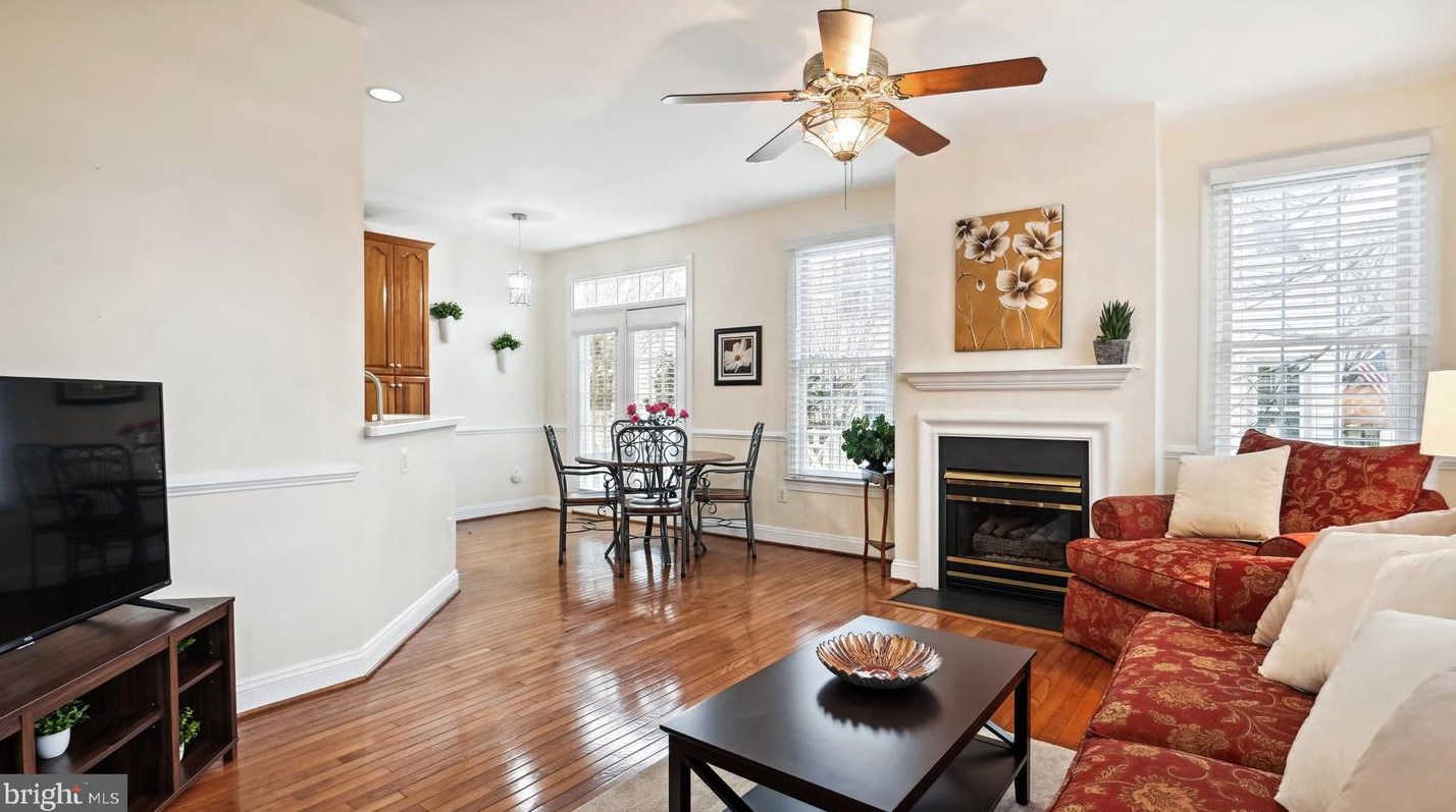 10500 Chancery Ct, Fairfax VA  22030-8108 exterior