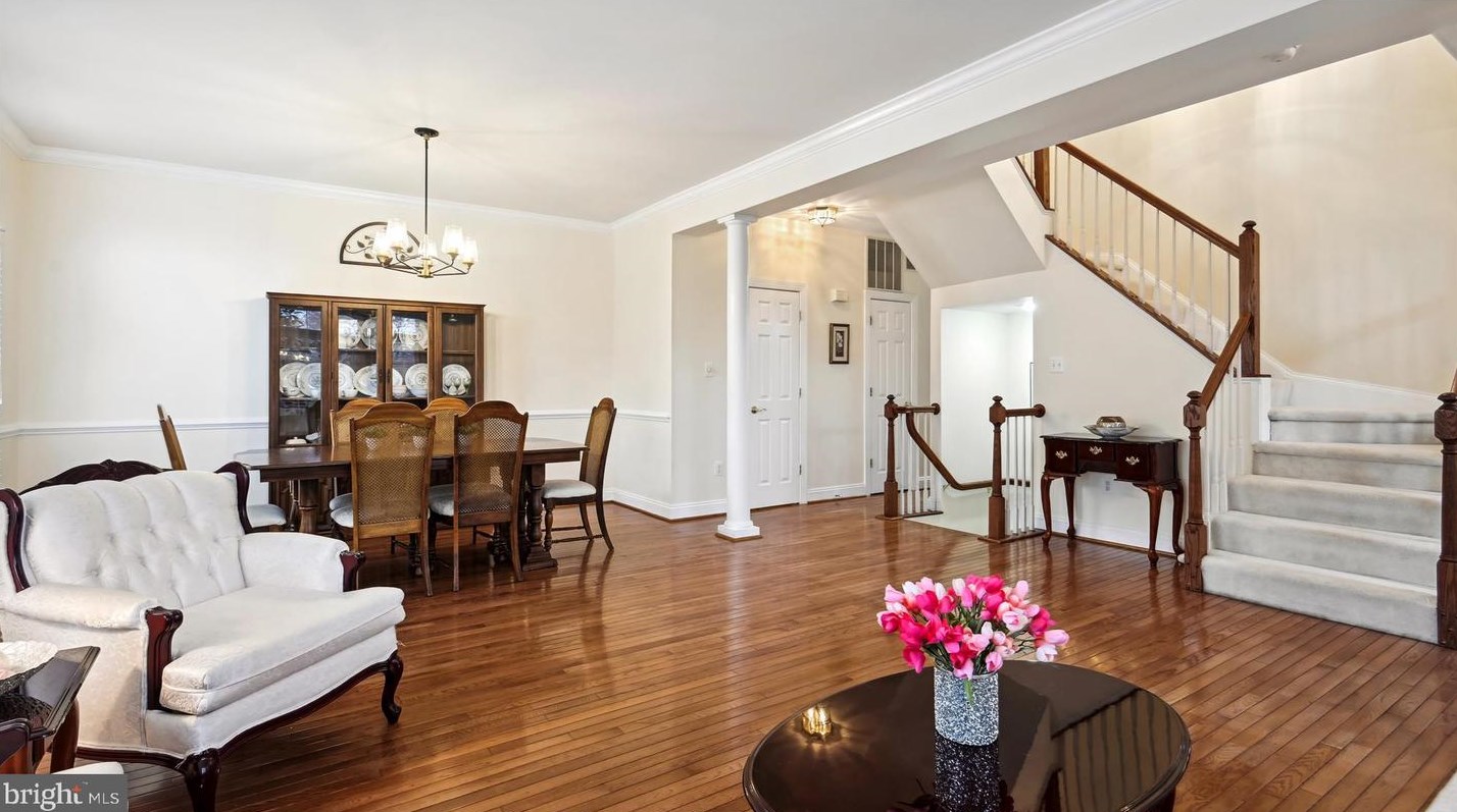 10500 Chancery Ct, Fairfax VA  22030-8108 exterior