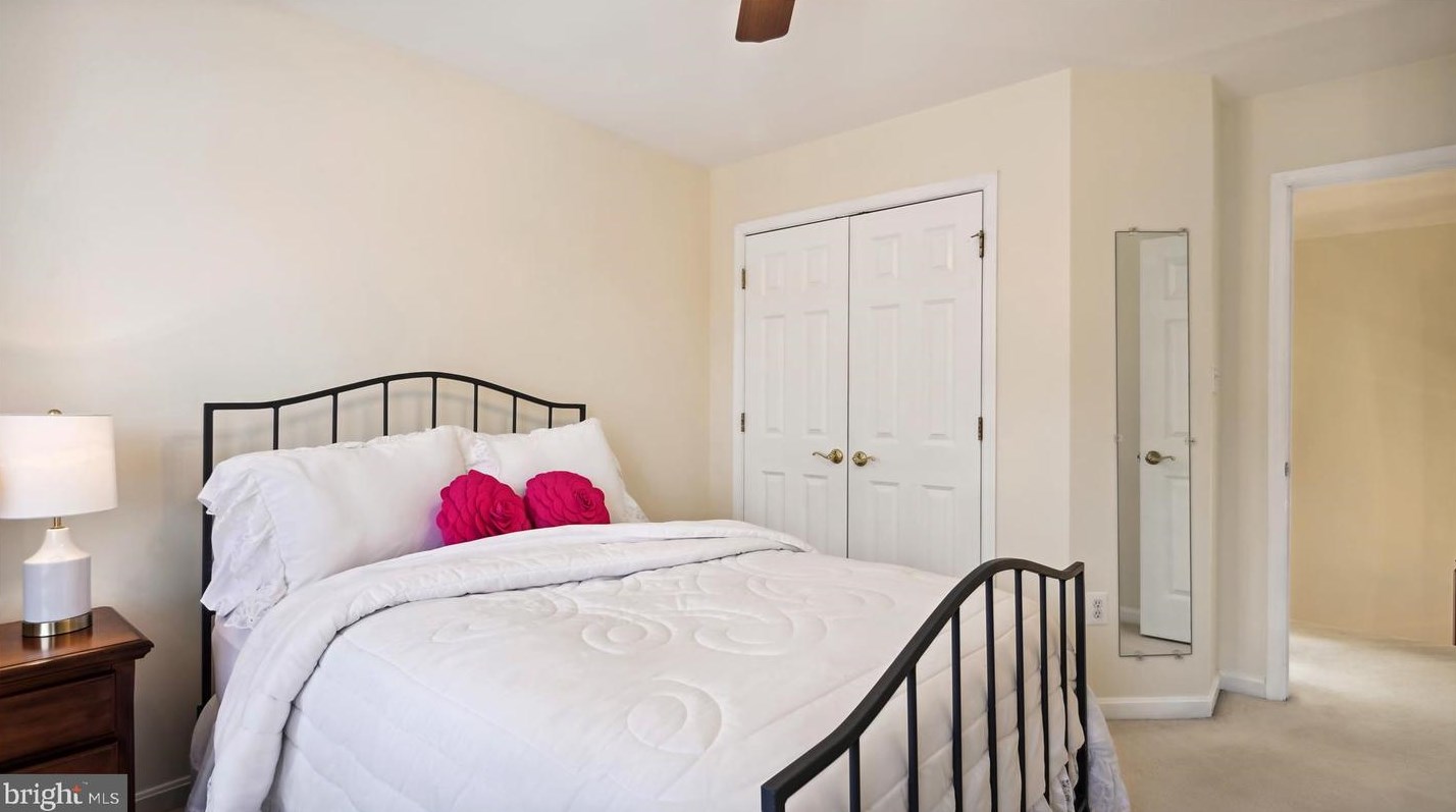 10500 Chancery Ct, Fairfax VA  22030-8108 exterior