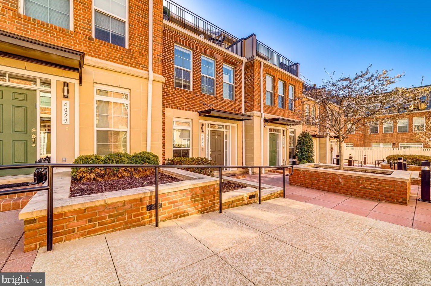 4027 East St, Fairfax, VA 22030-3426