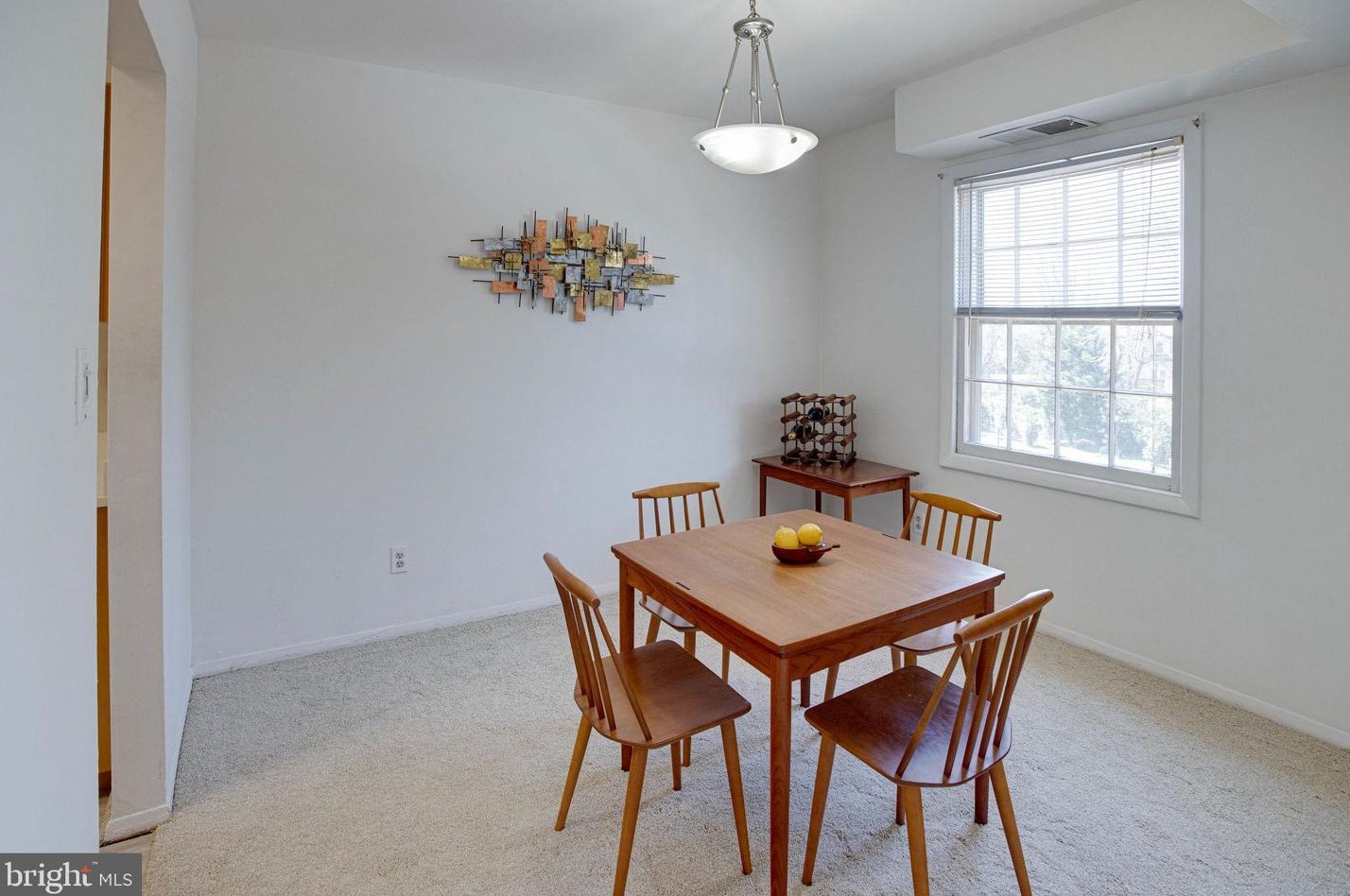 3945 Lyndhurst Dr #301, Fairfax, VA 22031