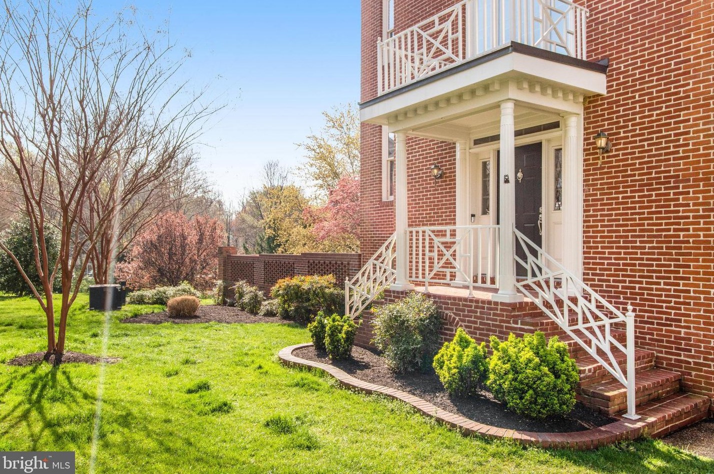 10419 Breckinridge Ln, Fairfax, VA 22030