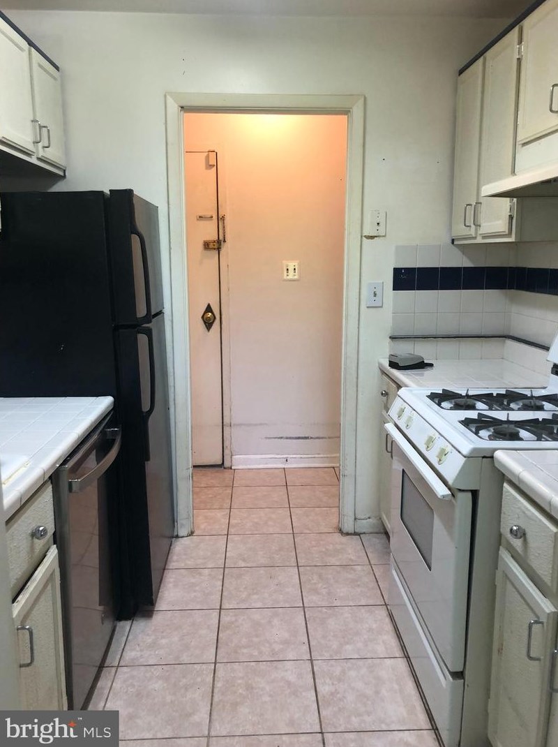 3874 Lyndhurst Dr #101, Fairfax, VA 22030