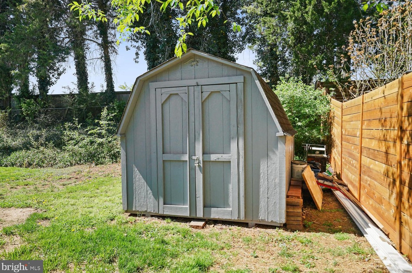 3605 Parklane Rd, Fairfax VA  22030-1828 exterior