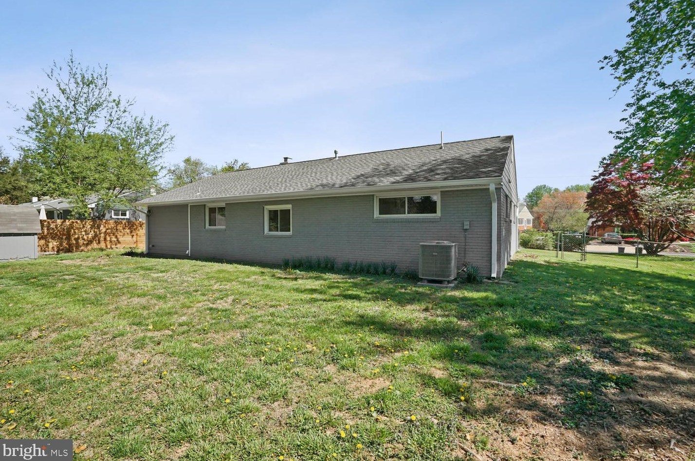 3605 Parklane Rd, Fairfax VA  22030-1828 exterior