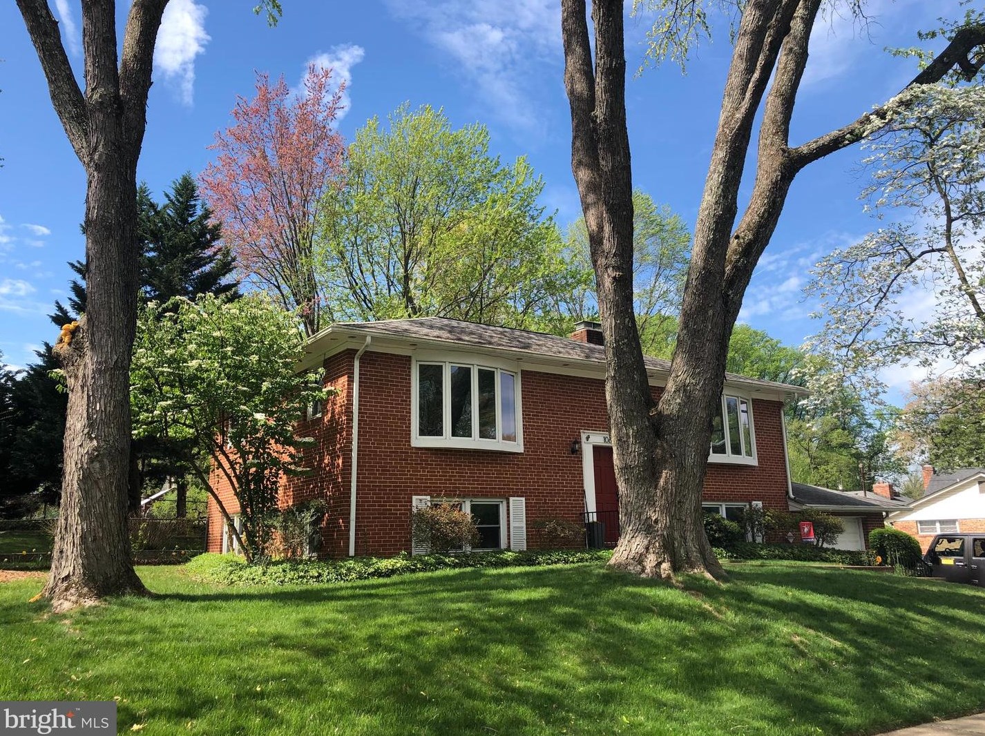 10613 Springmann Dr, Fairfax, VA 22030