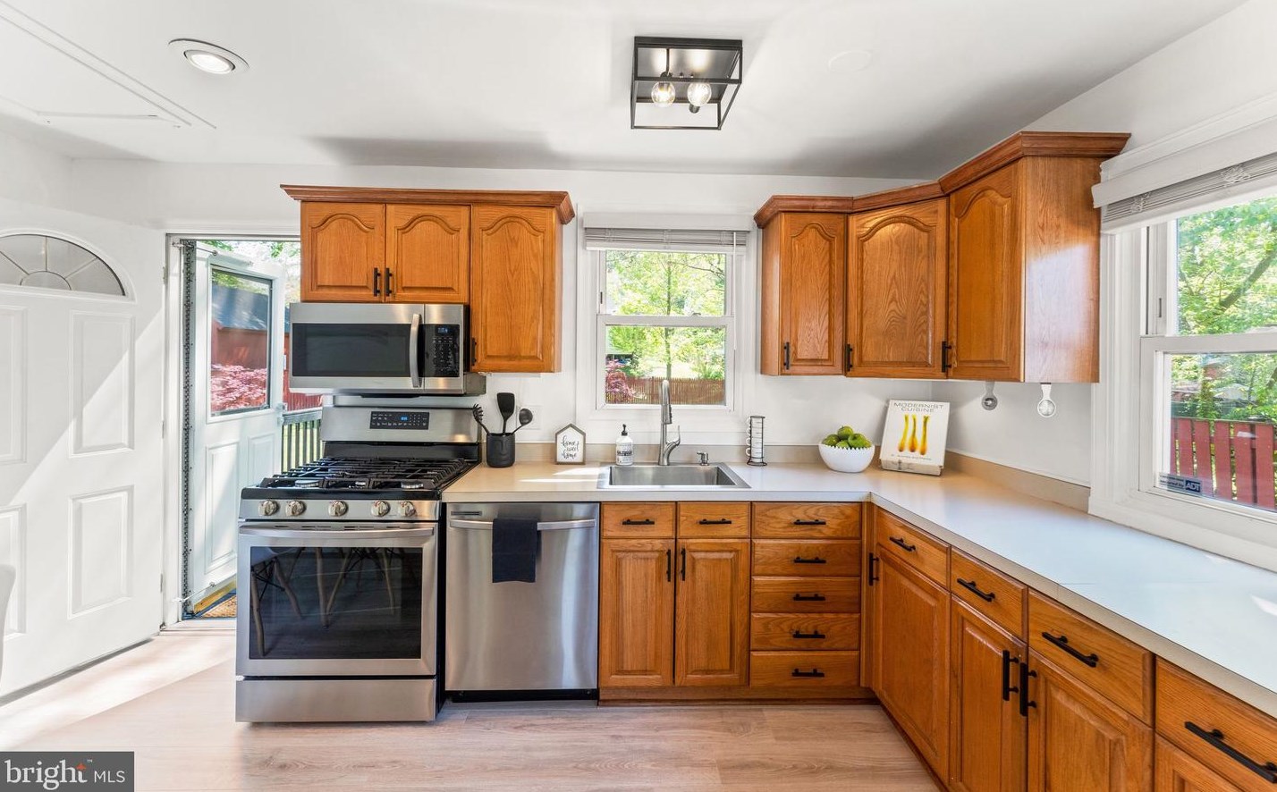 4109 Chestnut St, Fairfax VA  22030-5204 exterior