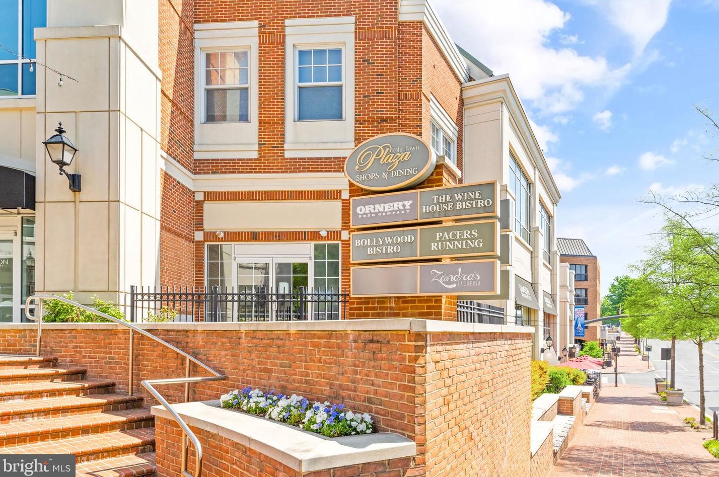 4109 Chestnut St, Fairfax VA  22030-5204 exterior