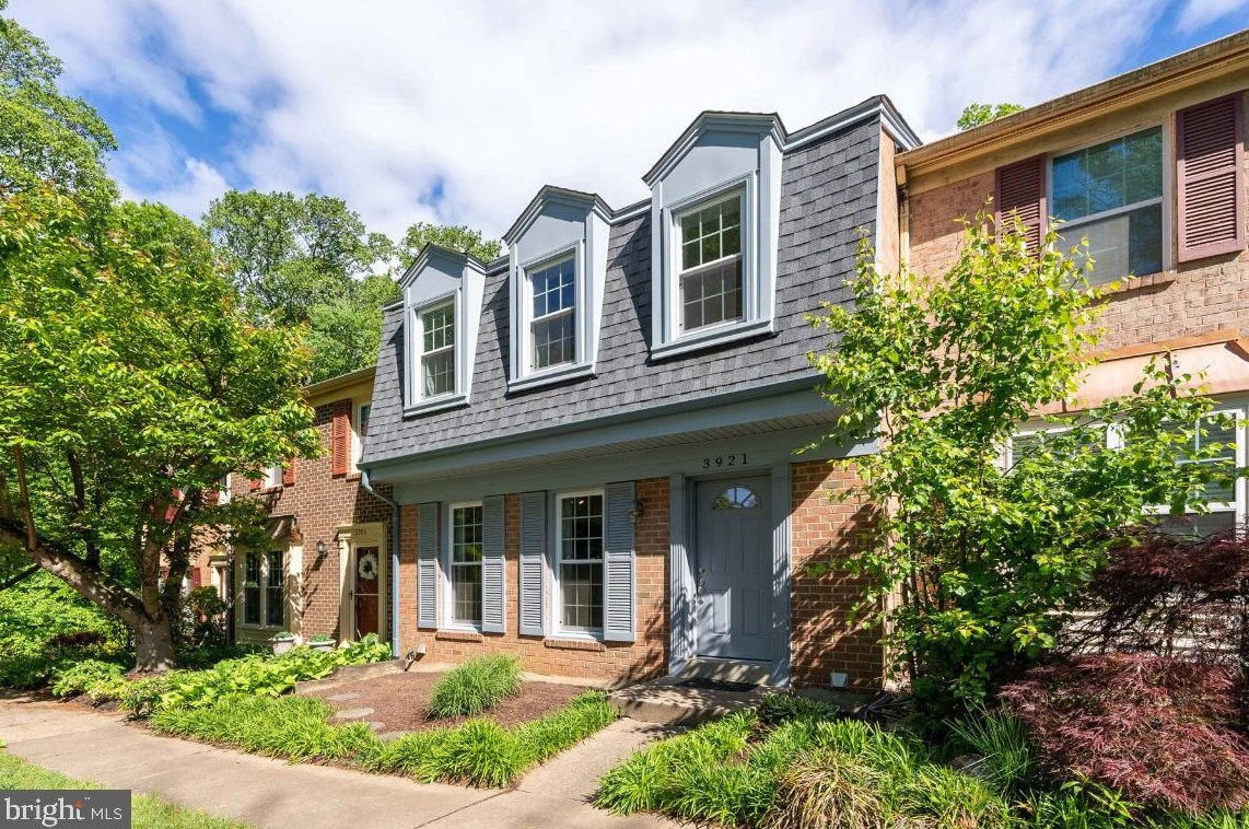 3921 Wilcoxson Dr, Fairfax, VA 22031-3711