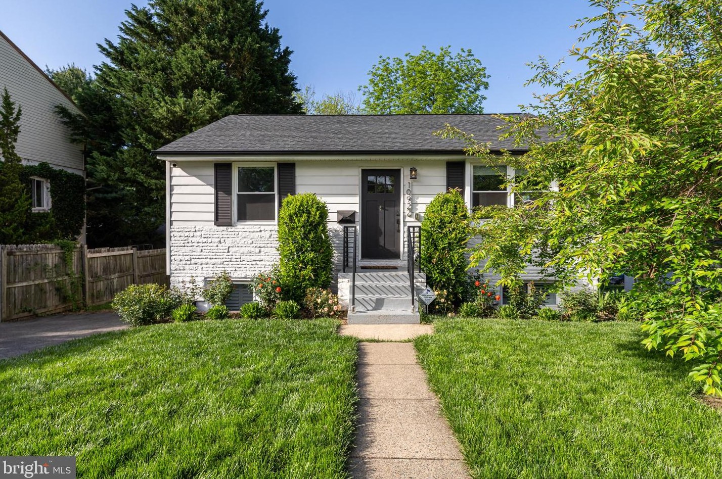 10922 Oakwood Dr, Fairfax, VA 22030-5252