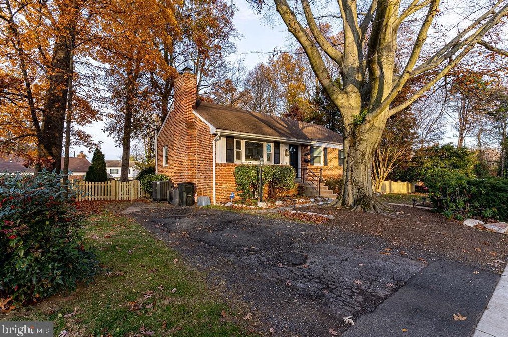 10714 Jones St, Fairfax, VA 22030
