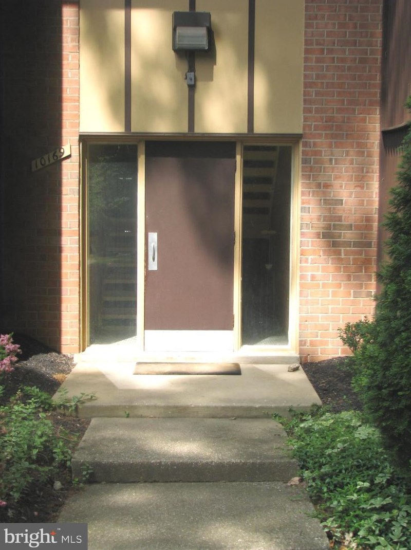 10169 Mosby Woods Dr #307, Fairfax, VA 22030