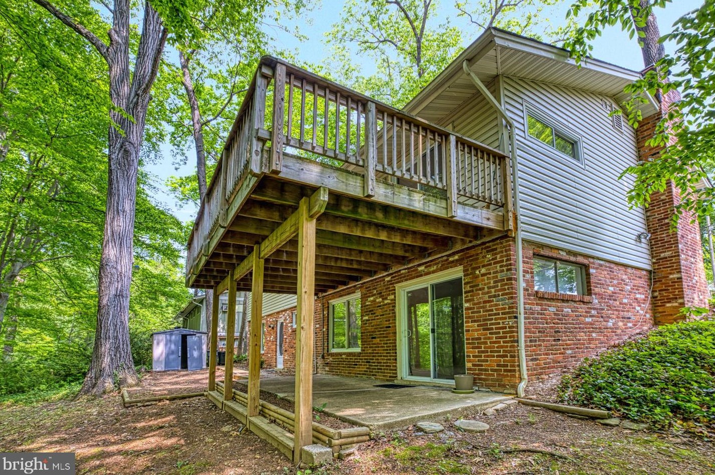 10120 Spring Lake Ter, Fairfax VA  22030-2038 exterior