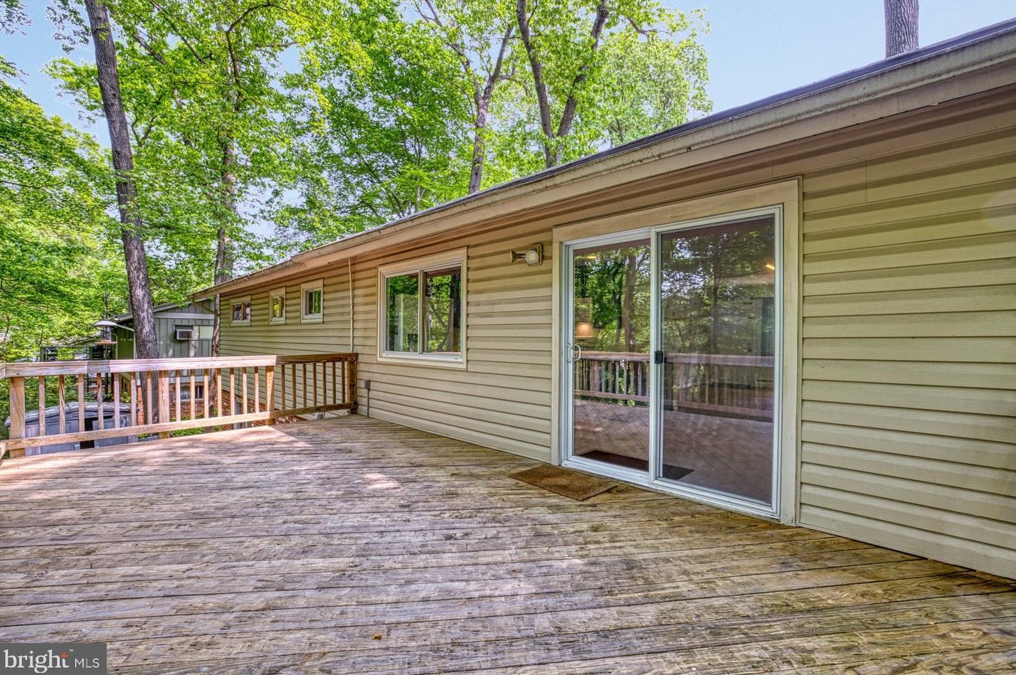 10120 Spring Lake Ter, Fairfax VA  22030-2038 exterior