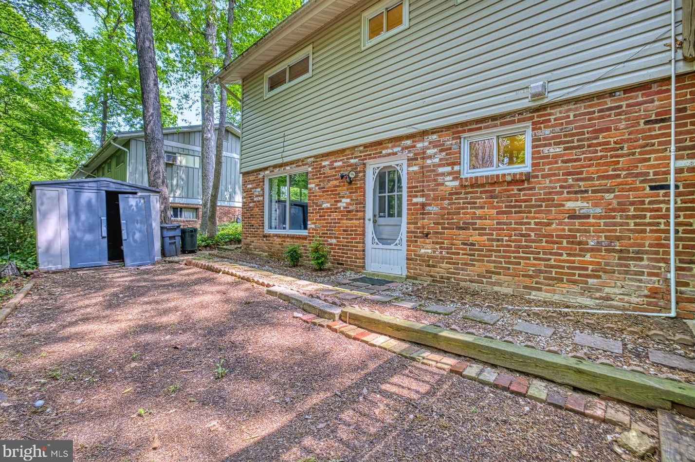 10120 Spring Lake Ter, Fairfax VA  22030-2038 exterior