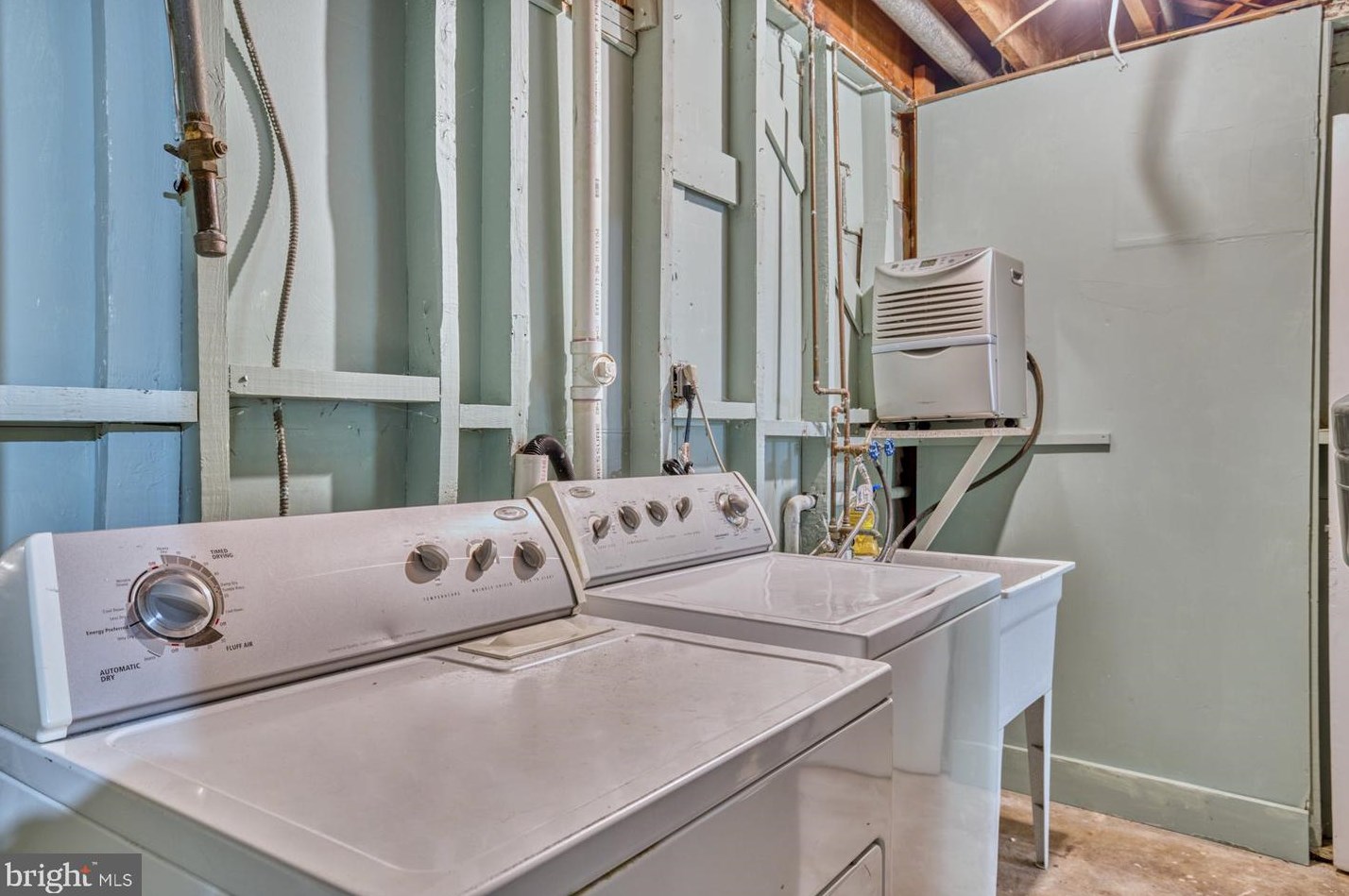 10120 Spring Lake Ter, Fairfax VA  22030-2038 exterior