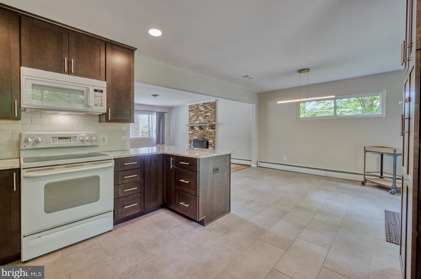 10120 Spring Lake Ter, Fairfax VA  22030-2038 exterior