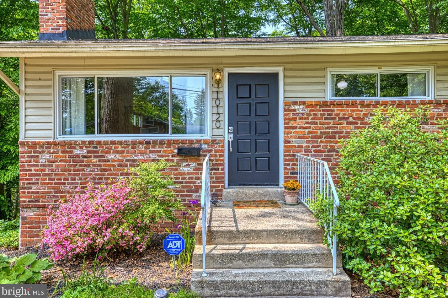 10120 Spring Lake Ter, Fairfax VA  22030-2038 exterior