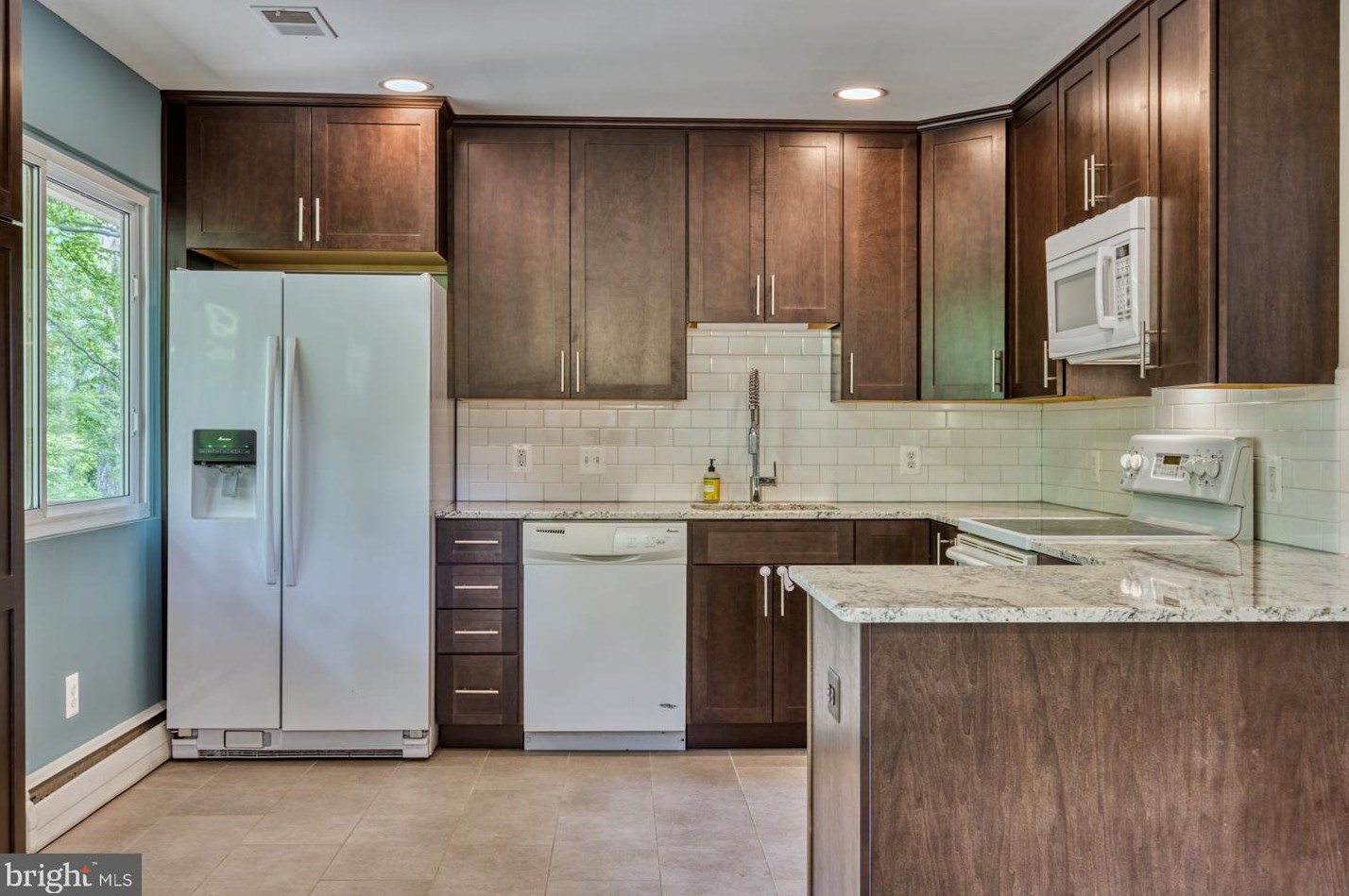 10120 Spring Lake Ter, Fairfax VA  22030-2038 exterior