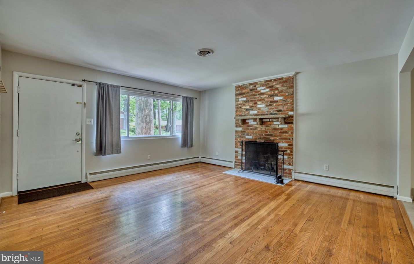 10120 Spring Lake Ter, Fairfax VA  22030-2038 exterior