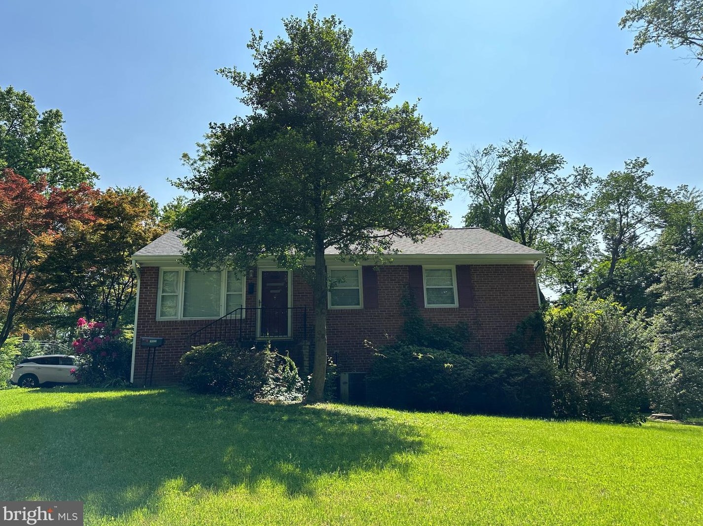 10323 Sager Ave, Fairfax, VA 22030-3545