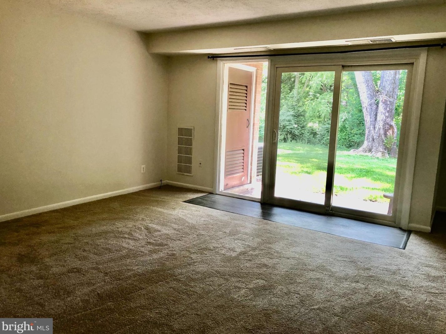 3874 Lyndhurst Dr #101, Fairfax, VA 22031