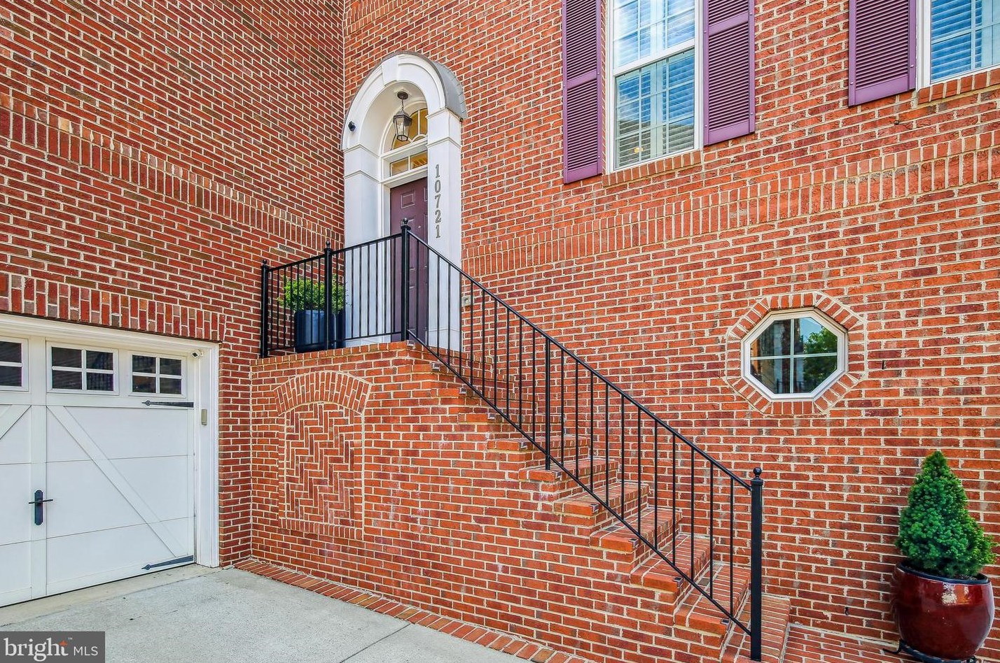 10721 Cameron Glen Dr, Fairfax, VA 22030-3823