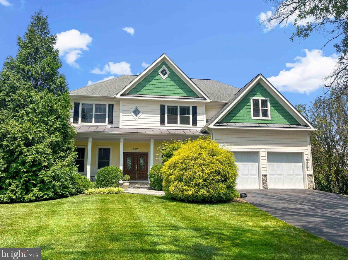 9910 Stoughton Rd, Fairfax, VA 22032-1017