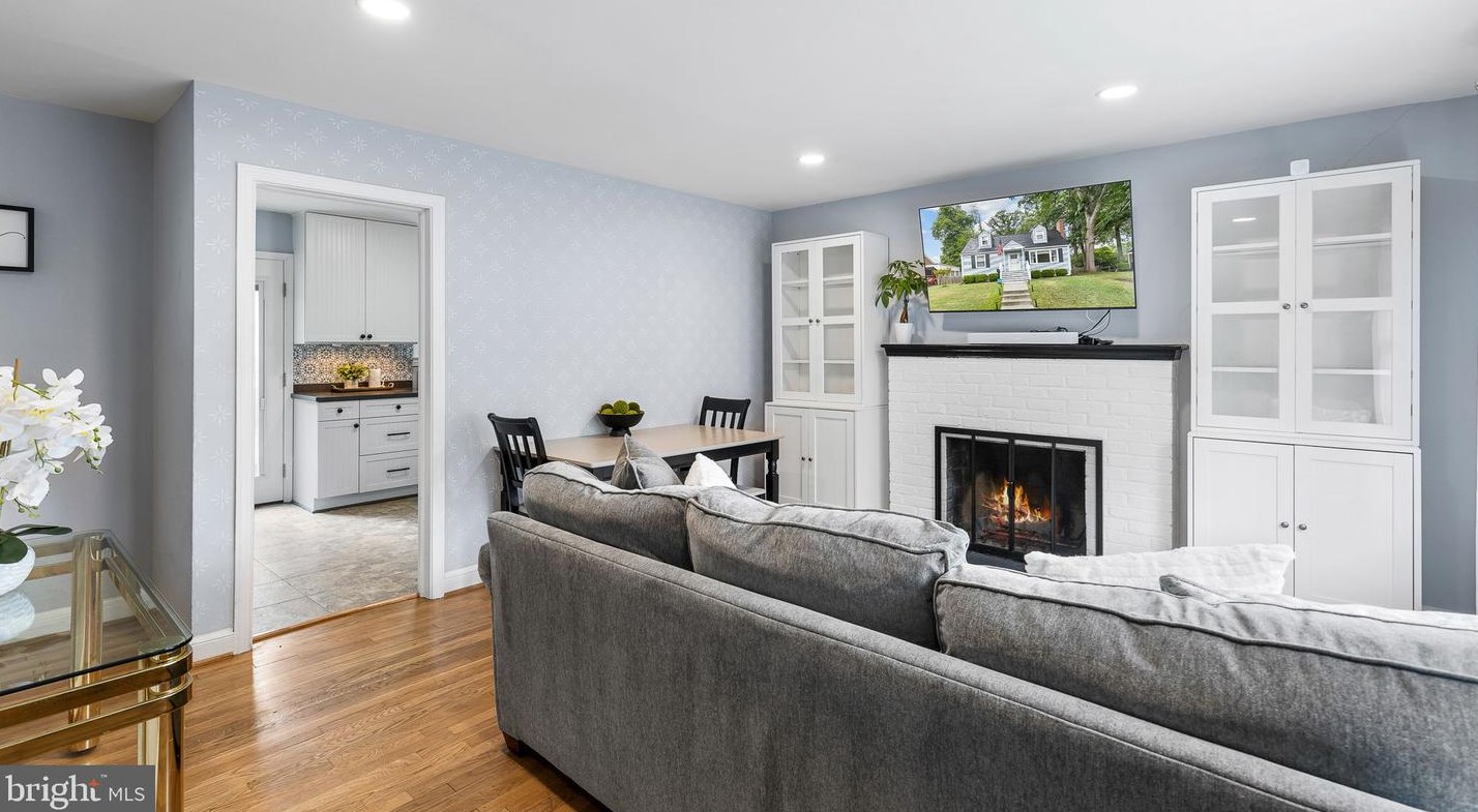 3716 Hill St, Fairfax, VA 22030
