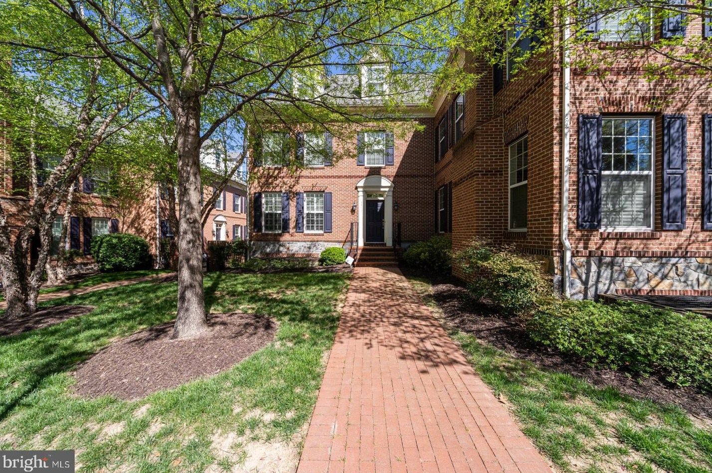 3911 Chain Bridge Rd, Fairfax, VA 22030-3905