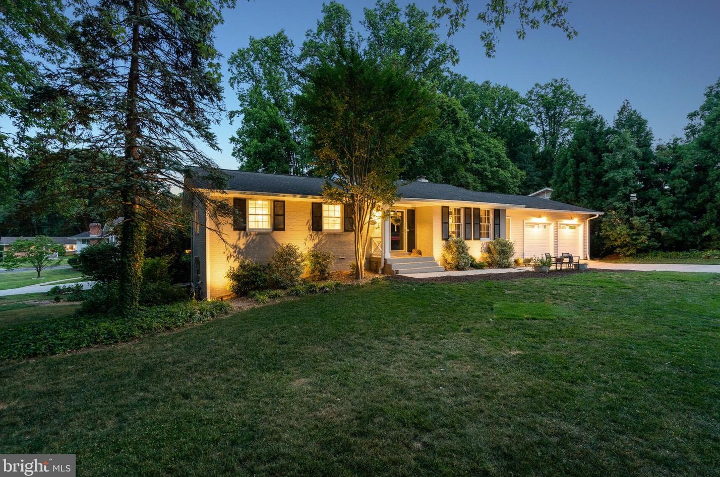 10225 Antietam Ave, Fairfax, VA 22030-2156