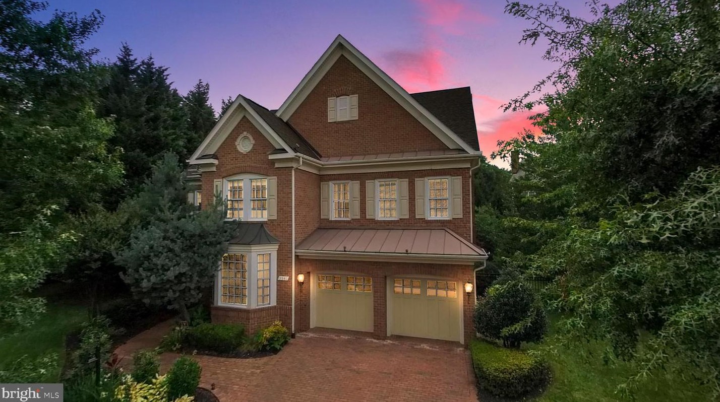 3541 Schuerman House Dr, Fairfax, VA 22031-4729