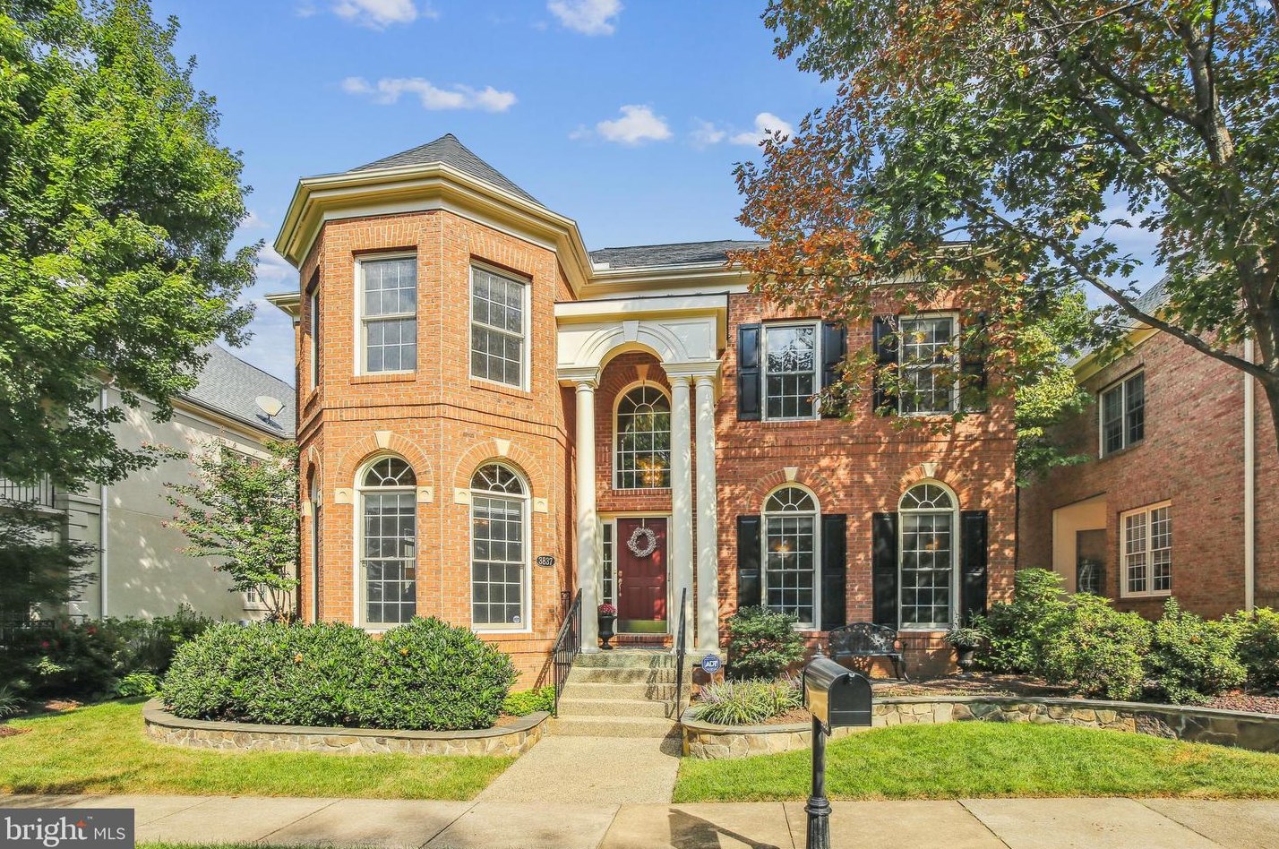 3837 Farr Oak Cir, Fairfax, VA 22030-2438