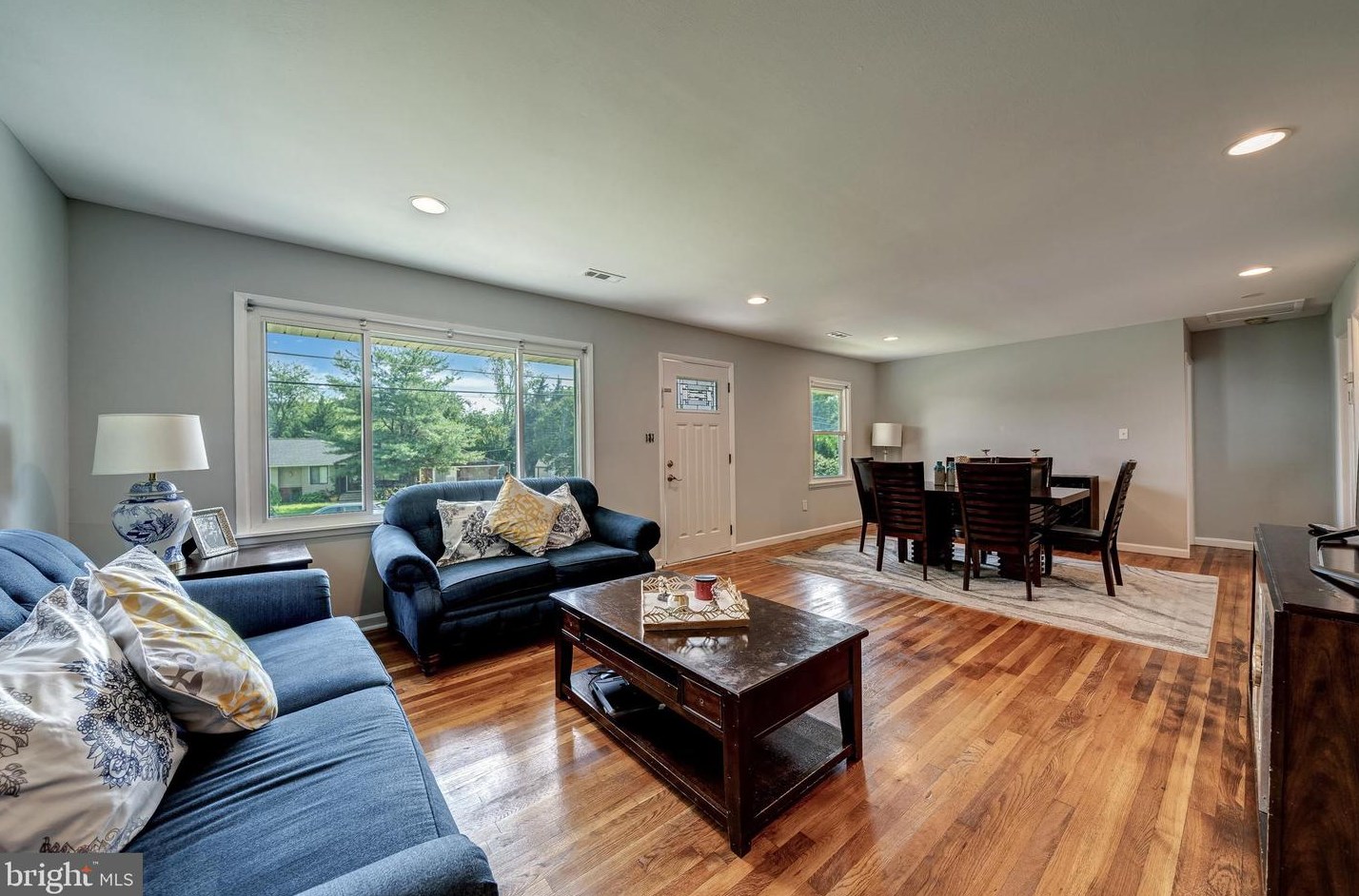 10826 Woodhaven Dr, Fairfax, VA 22030-4841