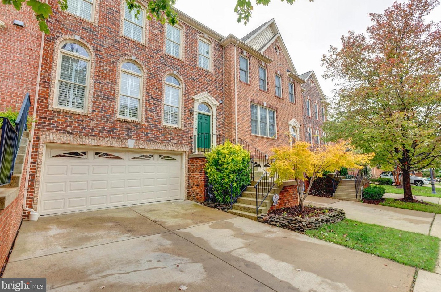 10445 Courtney Dr, Fairfax, VA 22030