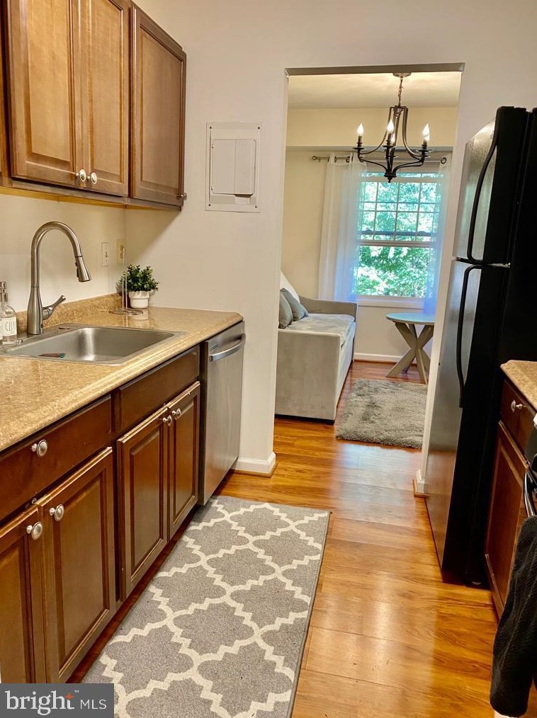 3915 Lyndhurst Dr #203, Fairfax, VA 22031