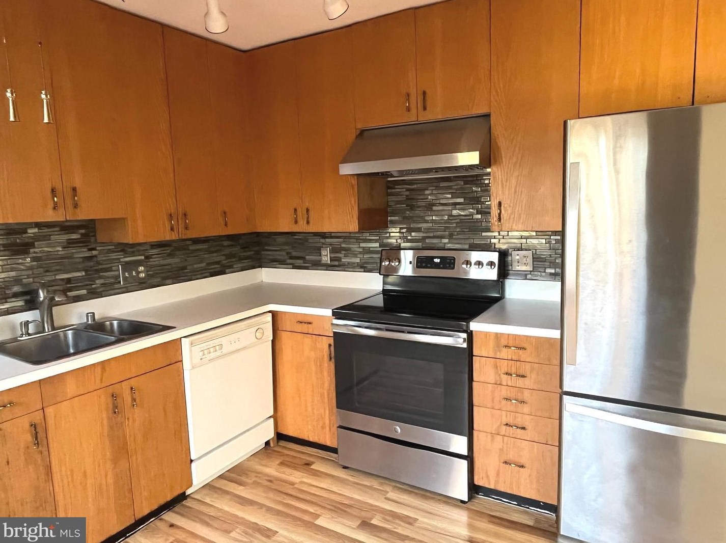 10718 Joyce Dr, Fairfax, VA 22030